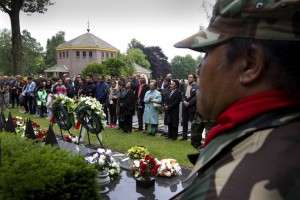 Jaarlijkse herdenking van de omgekomen treinkapers op 11 juni op begraafplaats De Boskamp.